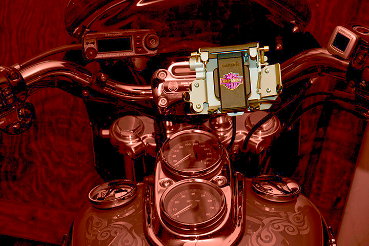 ZUMO660 holder on Harley-Davidson FXDL